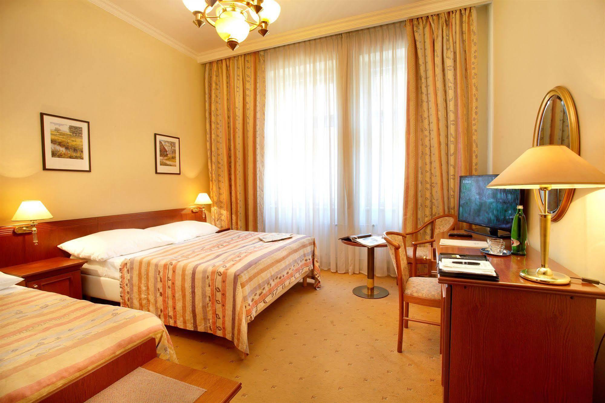 Galerie Royale Otel Prag Dış mekan fotoğraf
