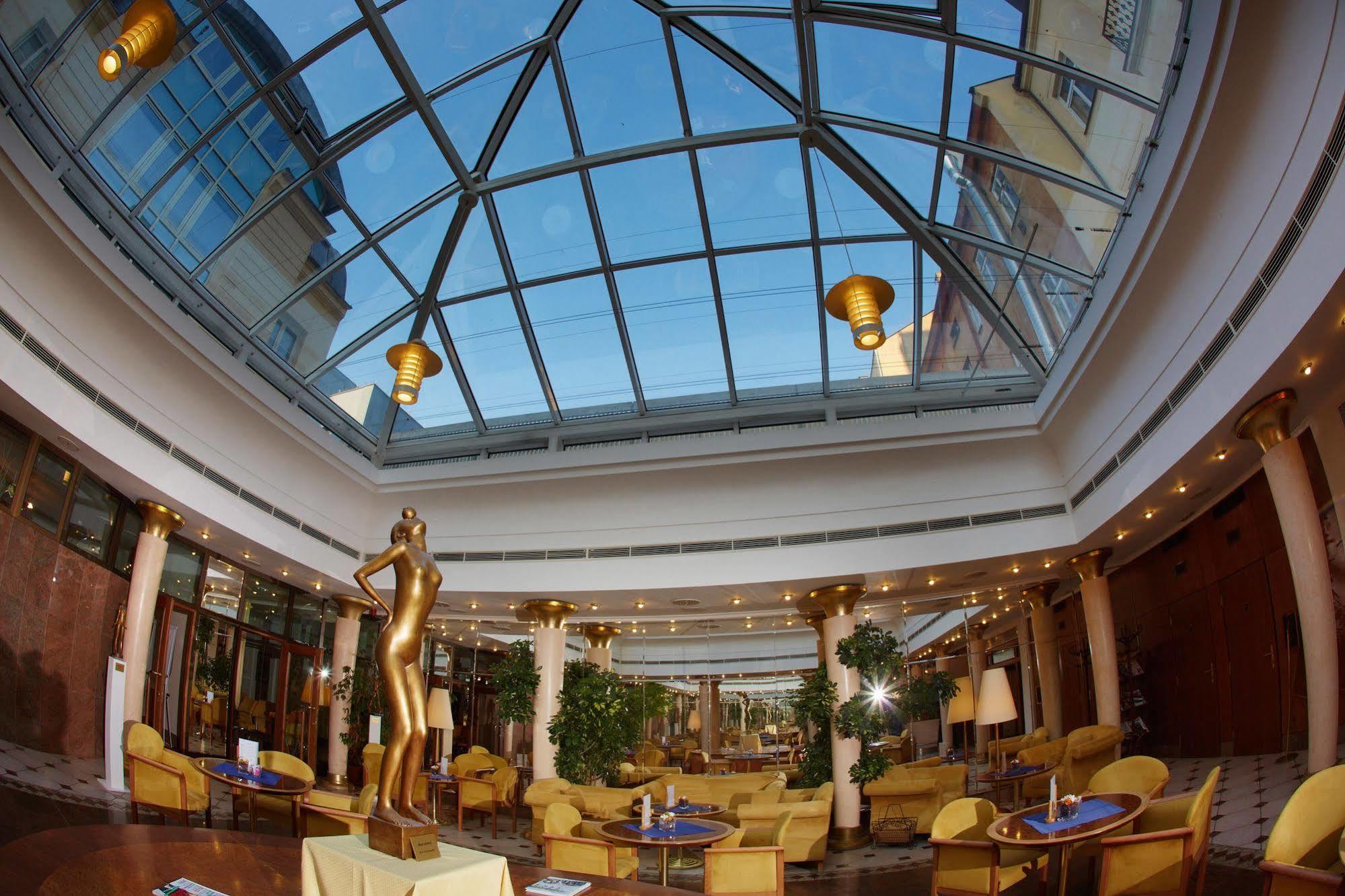 Galerie Royale Otel Prag Dış mekan fotoğraf