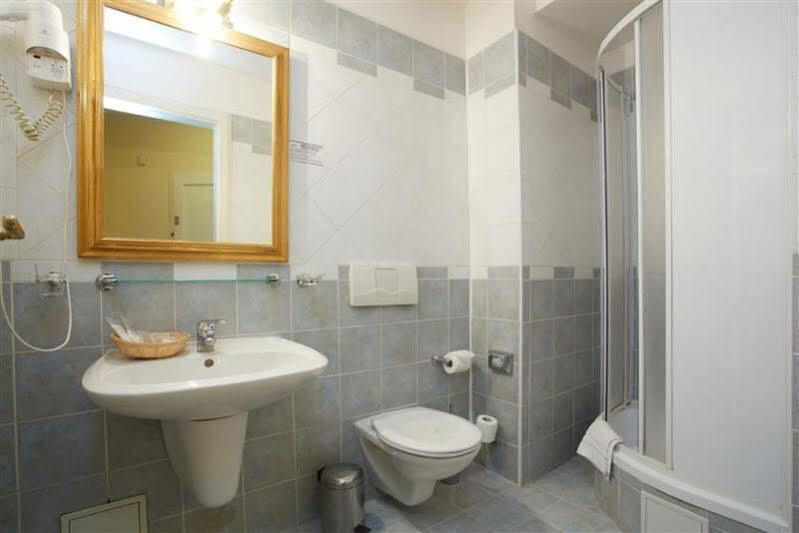 Galerie Royale Otel Prag Dış mekan fotoğraf
